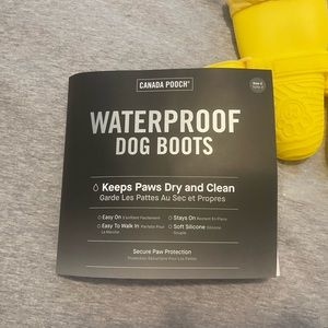 Canada Pooch Waterproof Dog Boots - Size 2 New